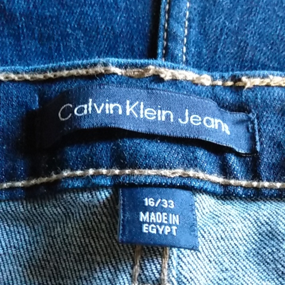 NWT Calvin Klein Jeans Dark Wash High Rise Denim Shorts Size 16/33 - Picture 5 of 8